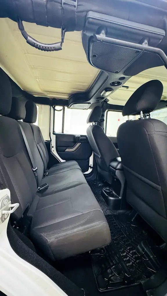 2018 Jeep Wrangler Unlimited GCC 1st Owner Orignal Paint - Image 12