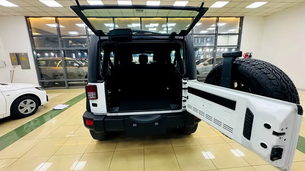 2018 Jeep Wrangler Unlimited GCC 1st Owner Orignal Paint - Image 13