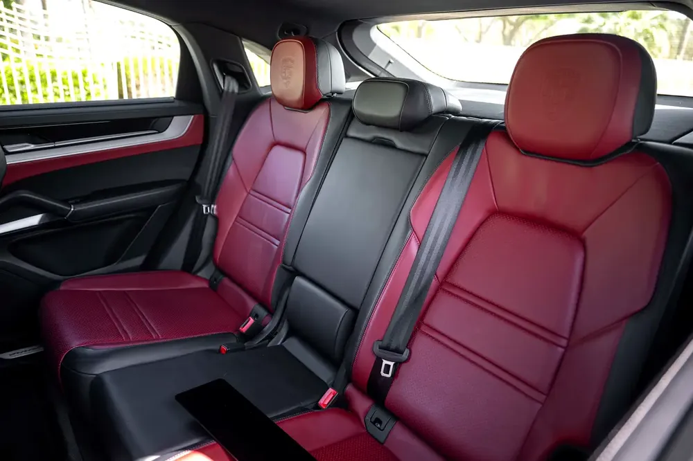 2024 Porsche Cayenne Coupe | 3.0L Turbo V6 | 353 HP | 44,000 KM | Porsche Warranty - Image 15
