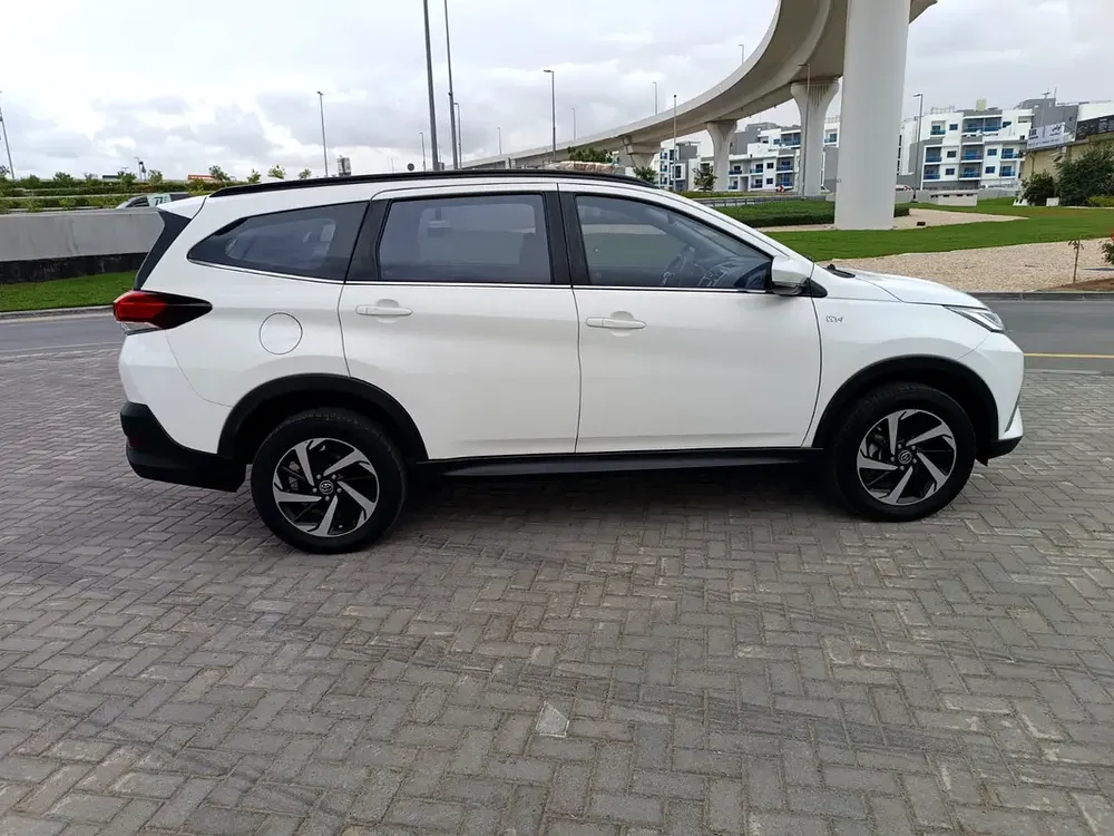 Toyota Rush EX 2023 - GCC Specs - Like New - Image 4