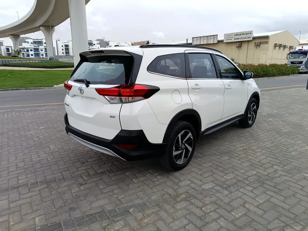 Toyota Rush EX 2023 - GCC Specs - Like New - Image 5
