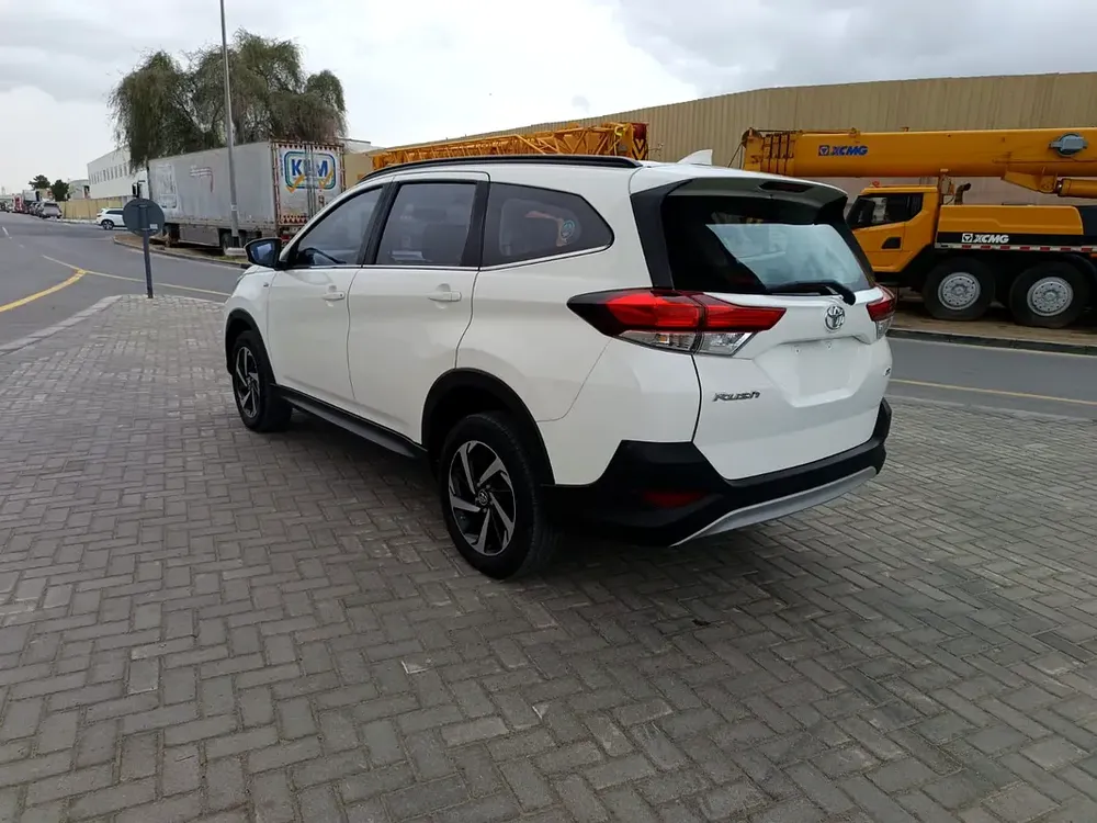 Toyota Rush EX 2023 - GCC Specs - Like New - Image 6