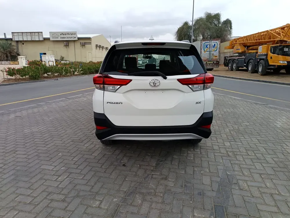 Toyota Rush EX 2023 - GCC Specs - Like New - Image 7