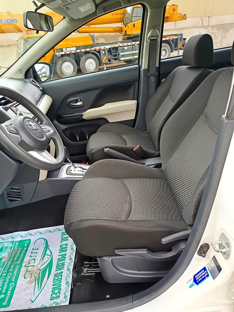Toyota Rush EX 2023 - GCC Specs - Like New - Image 9