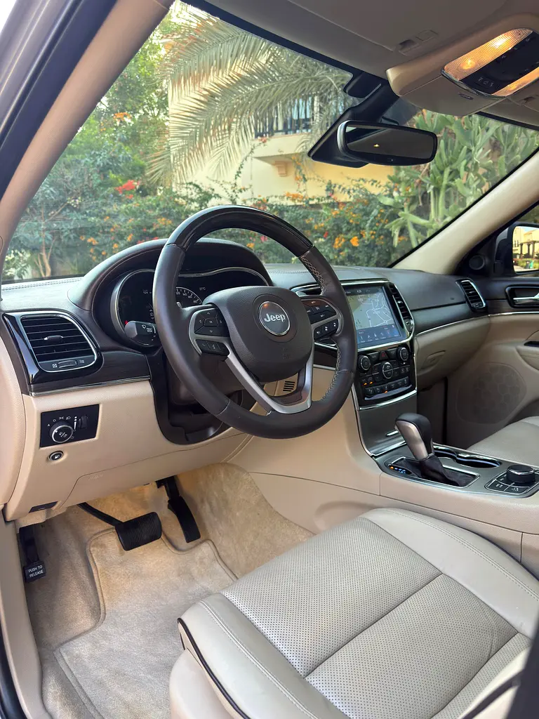 2019 Jeep Grand Cherokee Overland V8 5.7L GCC Low Mileage Full Service History - Image 11