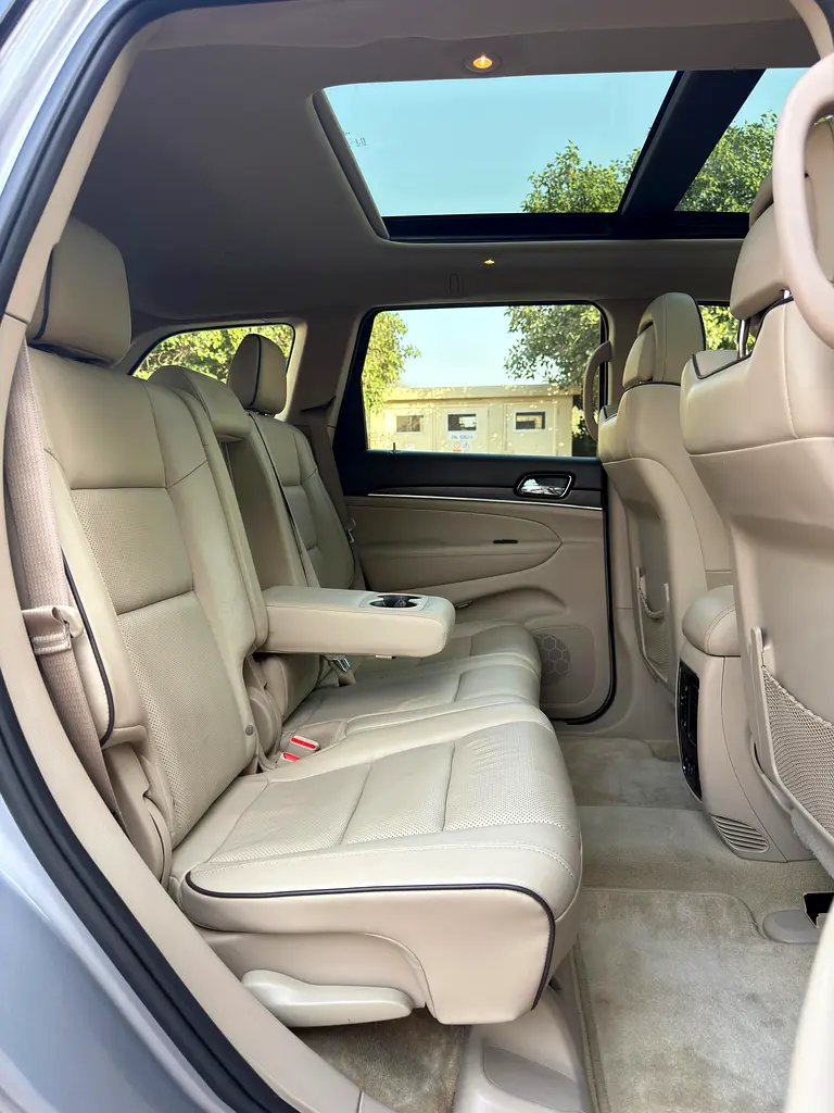2019 Jeep Grand Cherokee Overland V8 5.7L GCC Low Mileage Full Service History - Image 14