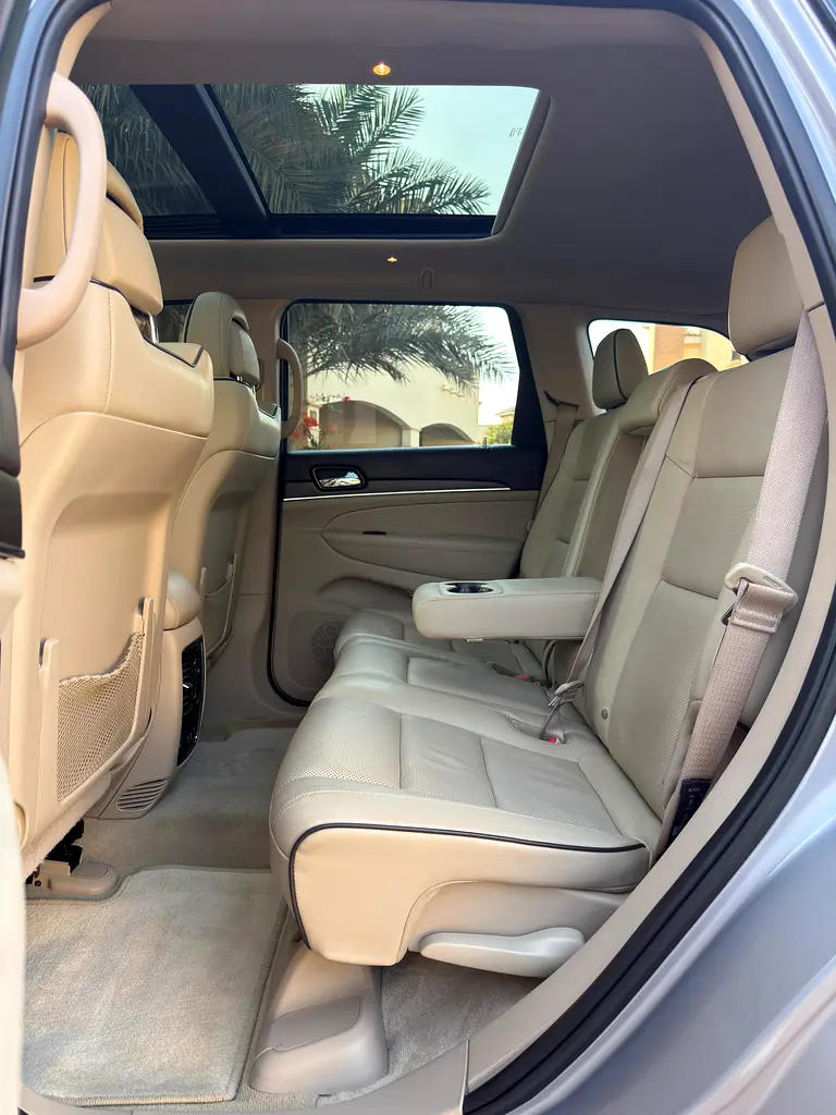 2019 Jeep Grand Cherokee Overland V8 5.7L GCC Low Mileage Full Service History - Image 15