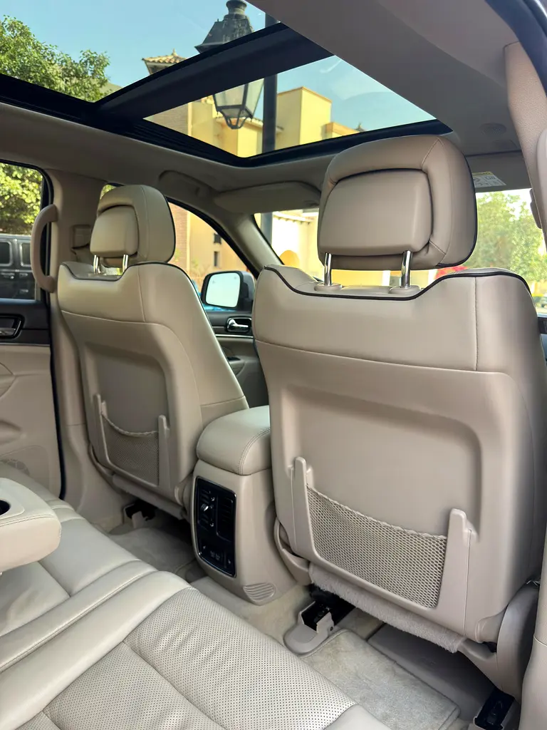2019 Jeep Grand Cherokee Overland V8 5.7L GCC Low Mileage Full Service History - Image 16