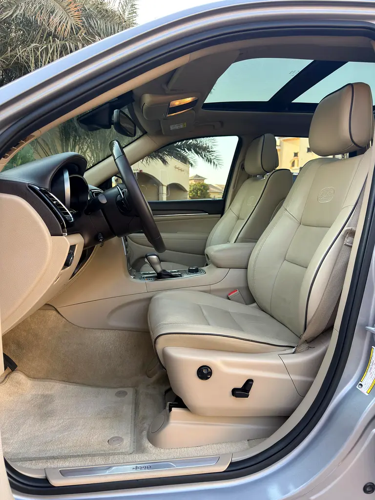 2019 Jeep Grand Cherokee Overland V8 5.7L GCC Low Mileage Full Service History - Image 7