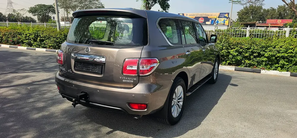 NISSAN PATROL LE 400HP TITANIUM MODEL 2017 G.C.C ACCIDENT FREE - Image 5