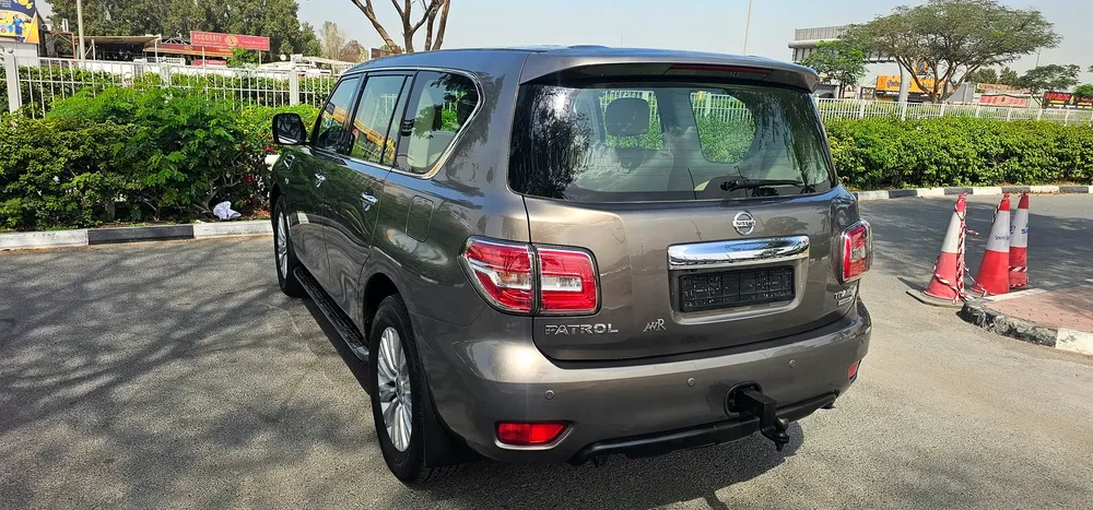 NISSAN PATROL LE 400HP TITANIUM MODEL 2017 G.C.C ACCIDENT FREE - Image 6