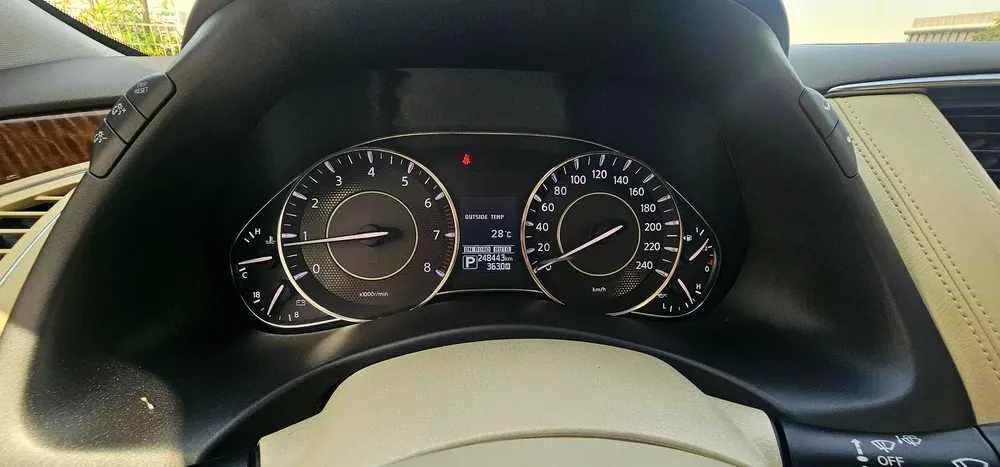 NISSAN PATROL LE 400HP TITANIUM MODEL 2017 G.C.C ACCIDENT FREE - Image 9