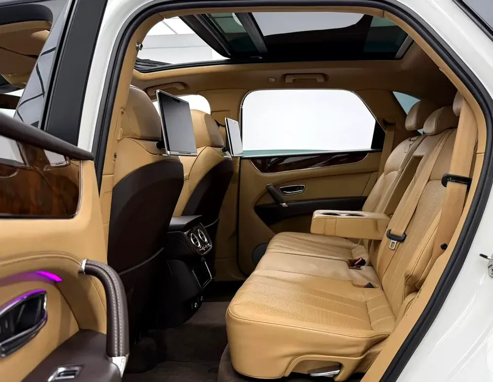 2018 Bentley Bentayga W12 Black Edition, Full Service History, Excellent Condition, GCC - Image 18
