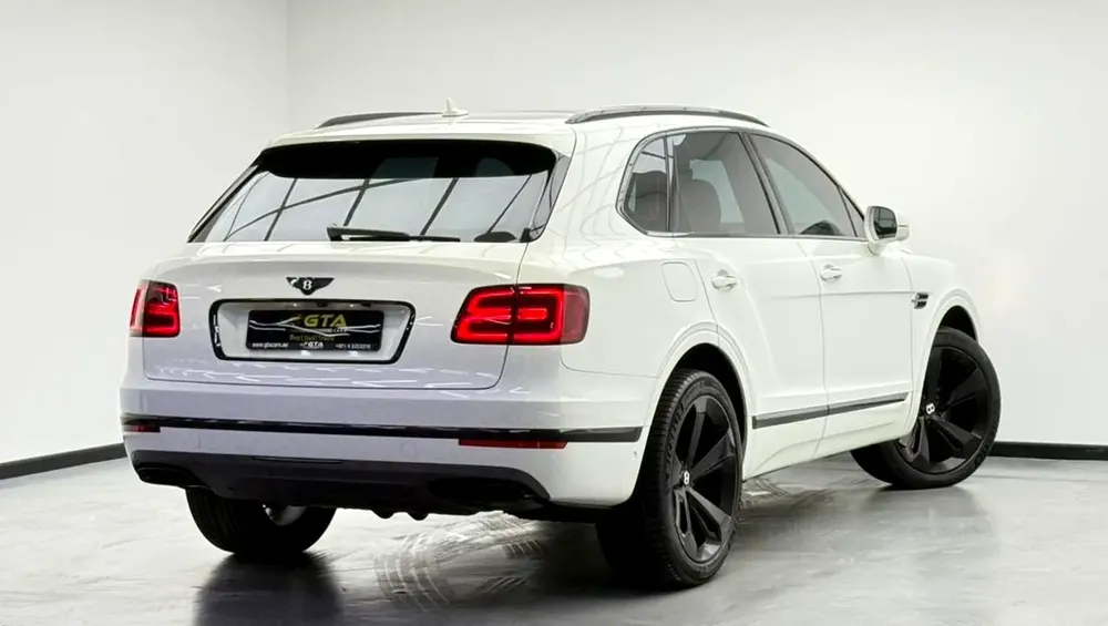 2018 Bentley Bentayga W12 Black Edition, Full Service History, Excellent Condition, GCC - Image 4