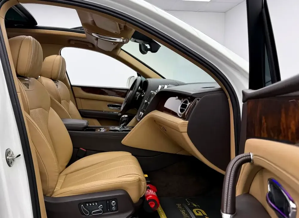 2018 Bentley Bentayga W12 Black Edition, Full Service History, Excellent Condition, GCC - Image 9