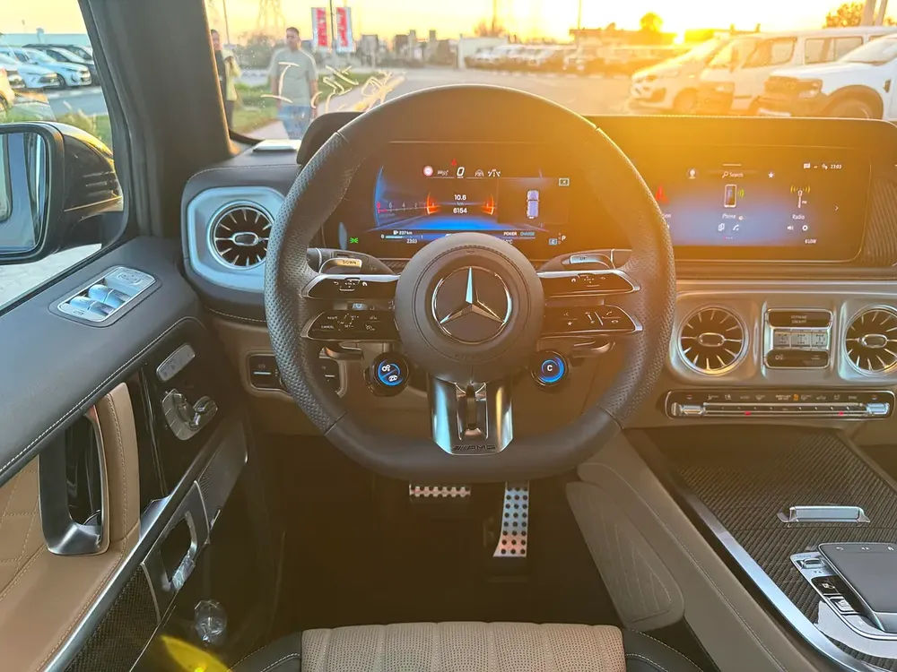 2025 - MERCEDES BENZ G63 - SUPER CLEAN - LIKE NEW - ONLY 6,000 KM - Image 11