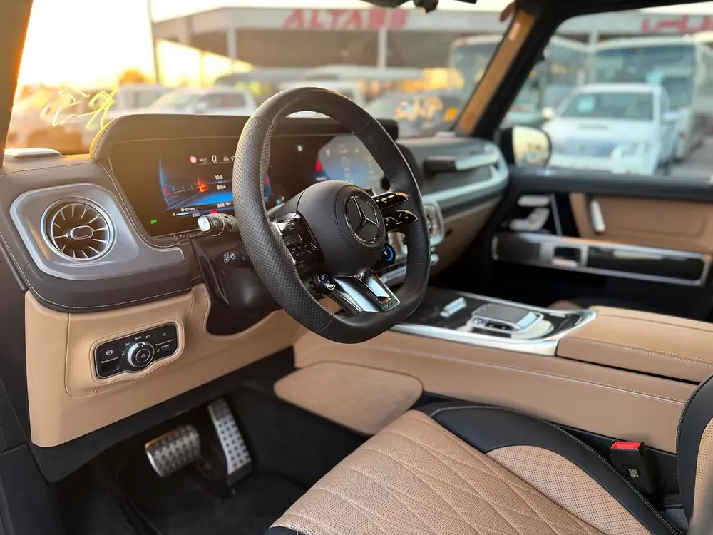 2025 - MERCEDES BENZ G63 - SUPER CLEAN - LIKE NEW - ONLY 6,000 KM - Image 12