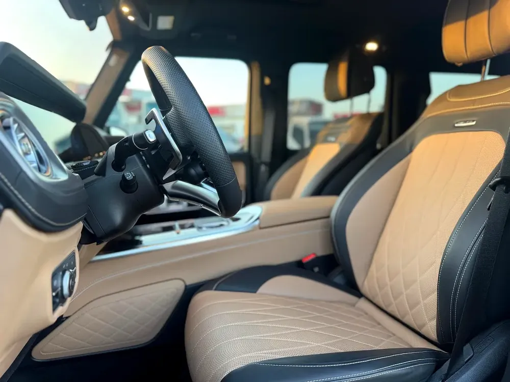 2025 - MERCEDES BENZ G63 - SUPER CLEAN - LIKE NEW - ONLY 6,000 KM - Image 13
