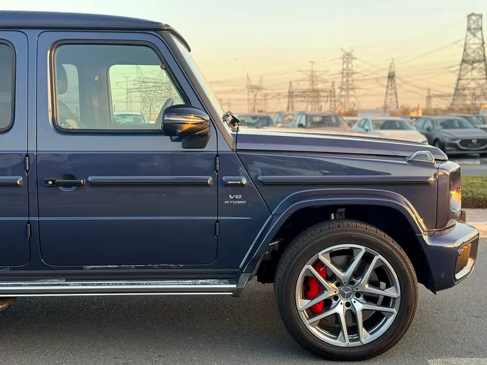 2025 - MERCEDES BENZ G63 - SUPER CLEAN - LIKE NEW - ONLY 6,000 KM - Image 4