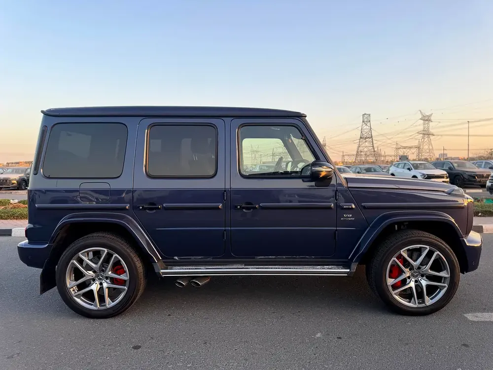 2025 - MERCEDES BENZ G63 - SUPER CLEAN - LIKE NEW - ONLY 6,000 KM - Image 5