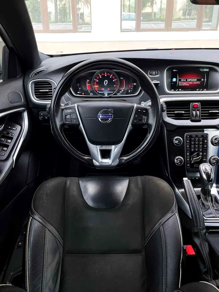 Volvo Service History | Volvo V40 T5 R-Design 2016 GCC Specifications - Image 11