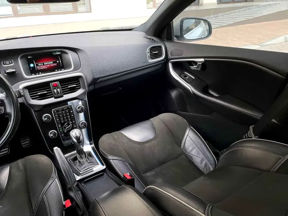 Volvo Service History | Volvo V40 T5 R-Design 2016 GCC Specifications - Image 12