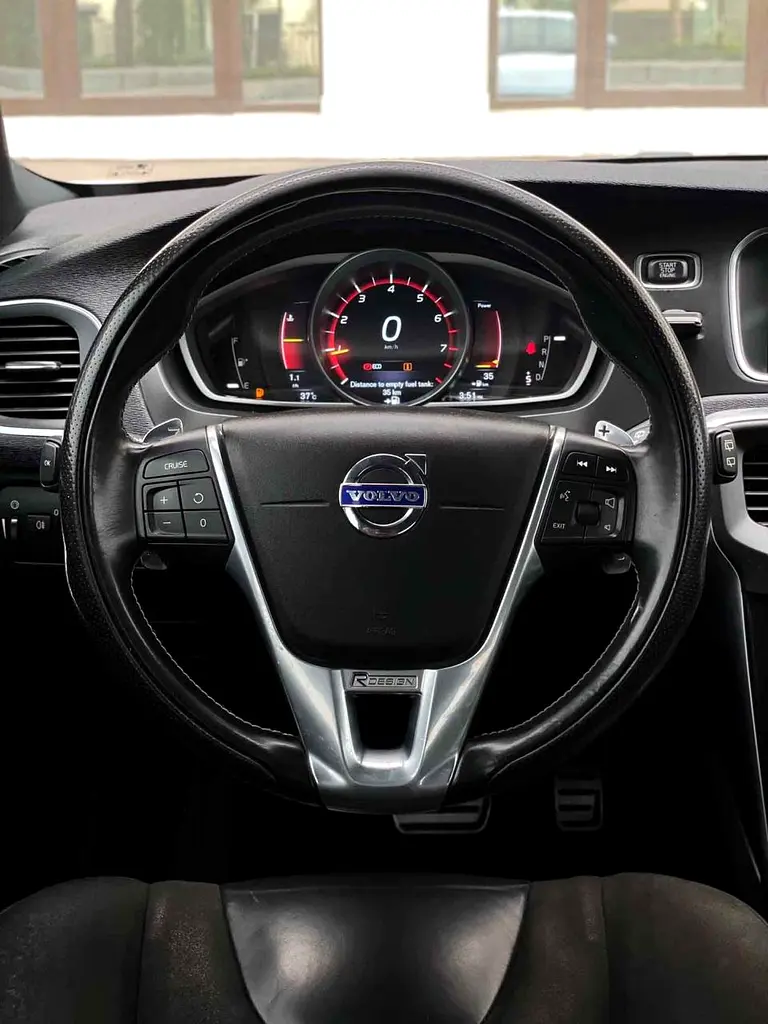 Volvo Service History | Volvo V40 T5 R-Design 2016 GCC Specifications - Image 13