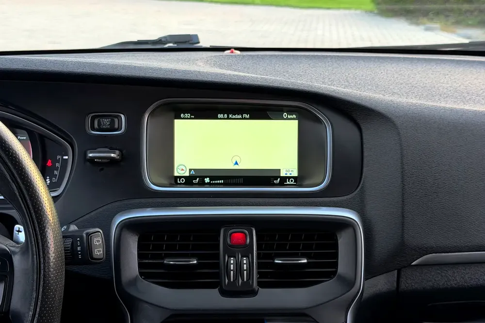 Volvo Service History | Volvo V40 T5 R-Design 2016 GCC Specifications - Image 14