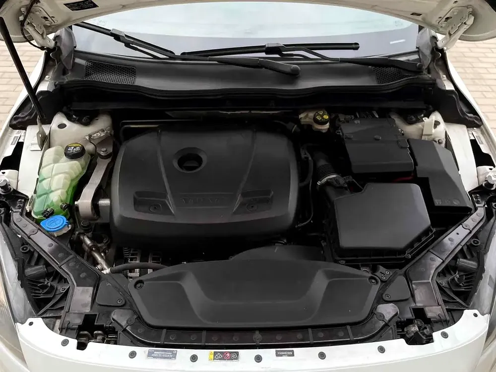 Volvo Service History | Volvo V40 T5 R-Design 2016 GCC Specifications - Image 20
