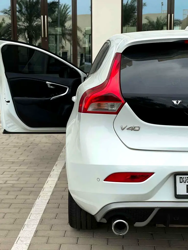 Volvo Service History | Volvo V40 T5 R-Design 2016 GCC Specifications - Image 5