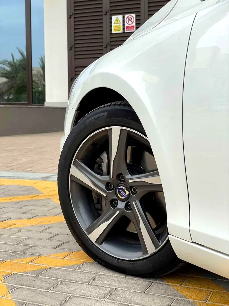 Volvo Service History | Volvo V40 T5 R-Design 2016 GCC Specifications - Image 6