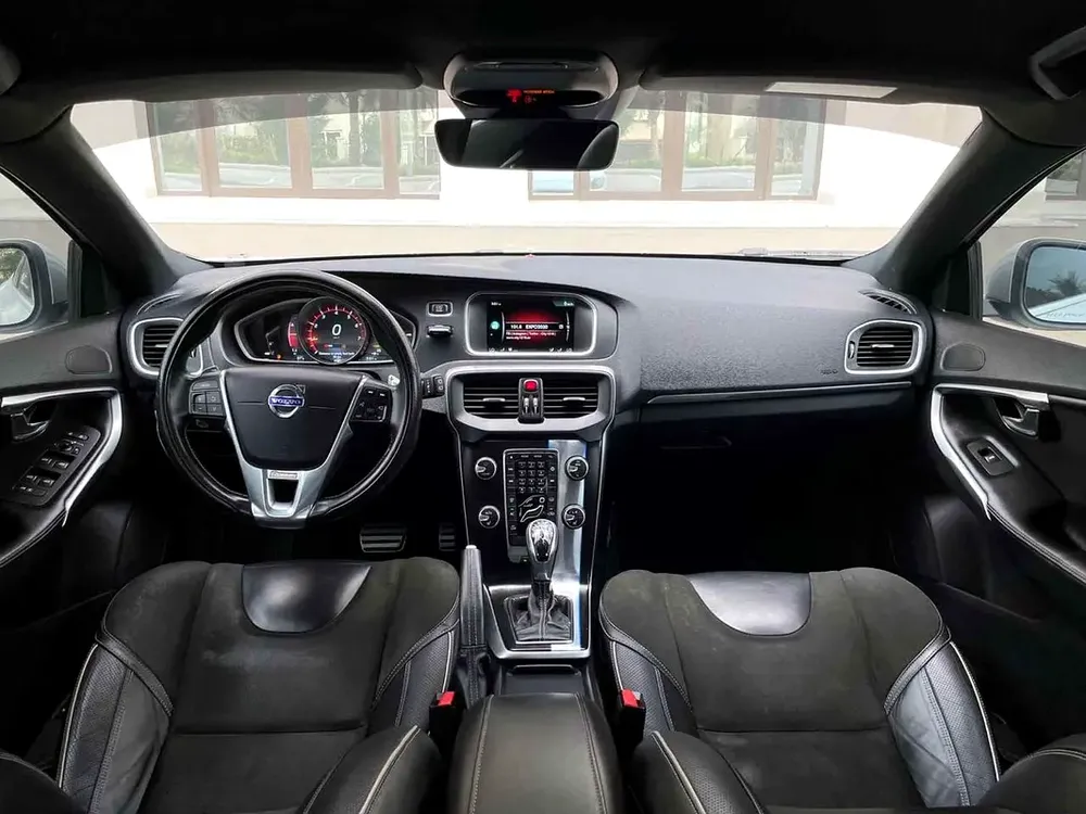 Volvo Service History | Volvo V40 T5 R-Design 2016 GCC Specifications - Image 7