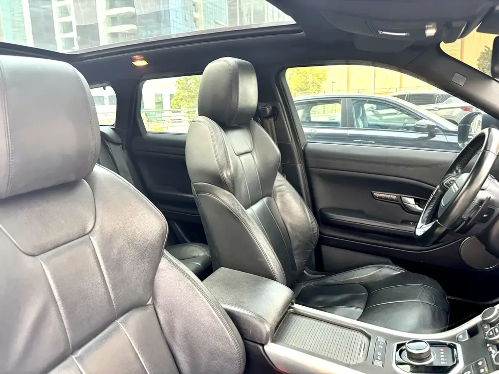 Range Rover Evoque 2017 Dynamic SE | GCC Specs in excellent condition - Image 10