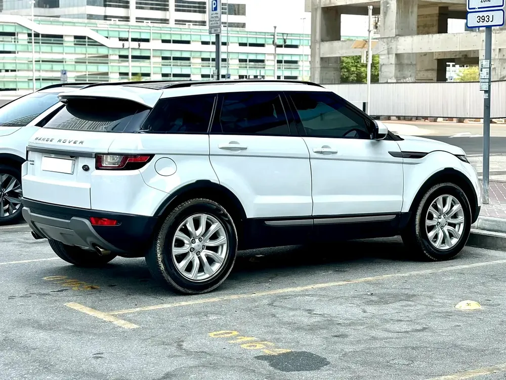 Range Rover Evoque 2017 Dynamic SE | GCC Specs in excellent condition - Image 11
