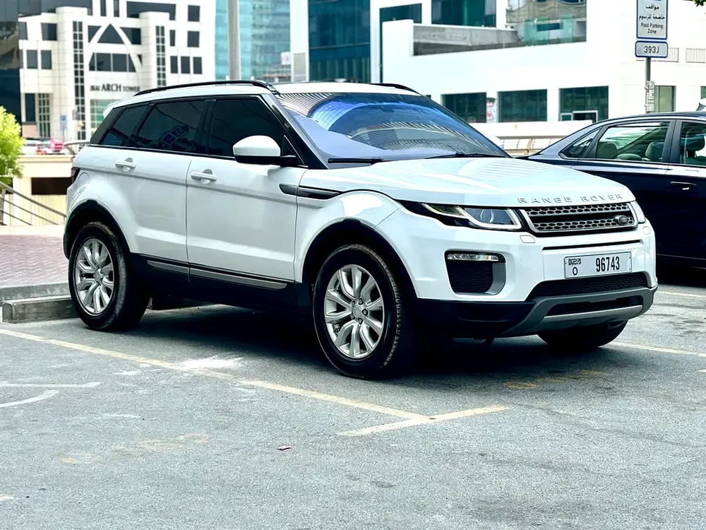 Range Rover Evoque 2017 Dynamic SE | GCC Specs in excellent condition - Image 4