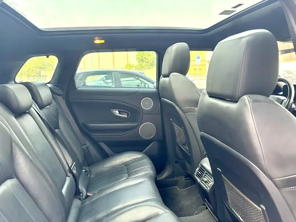 Range Rover Evoque 2017 Dynamic SE | GCC Specs in excellent condition - Image 7