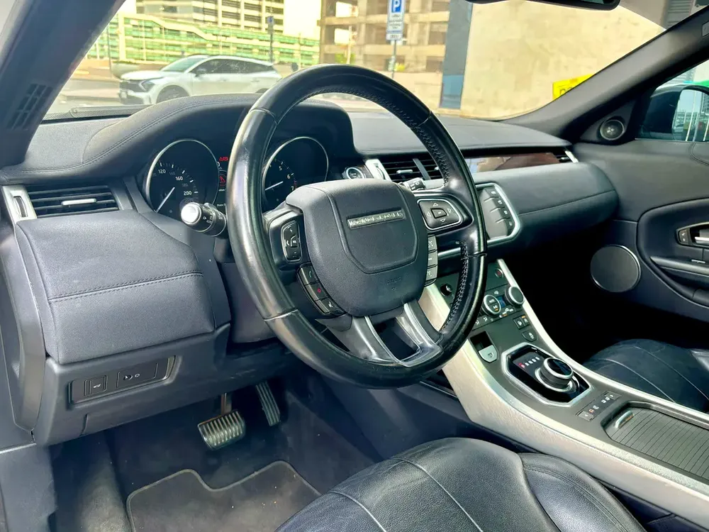 Range Rover Evoque 2017 Dynamic SE | GCC Specs in excellent condition - Image 8