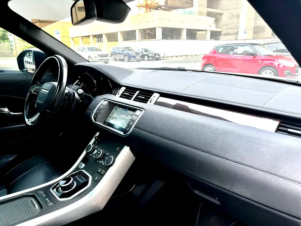 Range Rover Evoque 2017 Dynamic SE | GCC Specs in excellent condition - Image 9