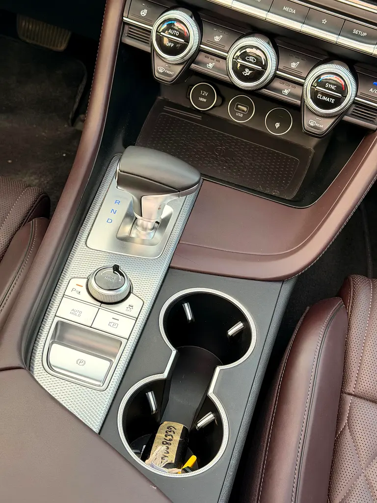 2022 Genesis G70 Prestige - Excellent Condition - 2.0 Engine - 4 Cylinder - Image 7