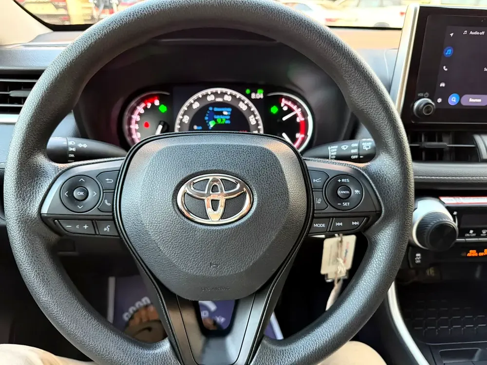2025 Toyota RAV4 XLE - American Specs - GCC Ready - Image 16