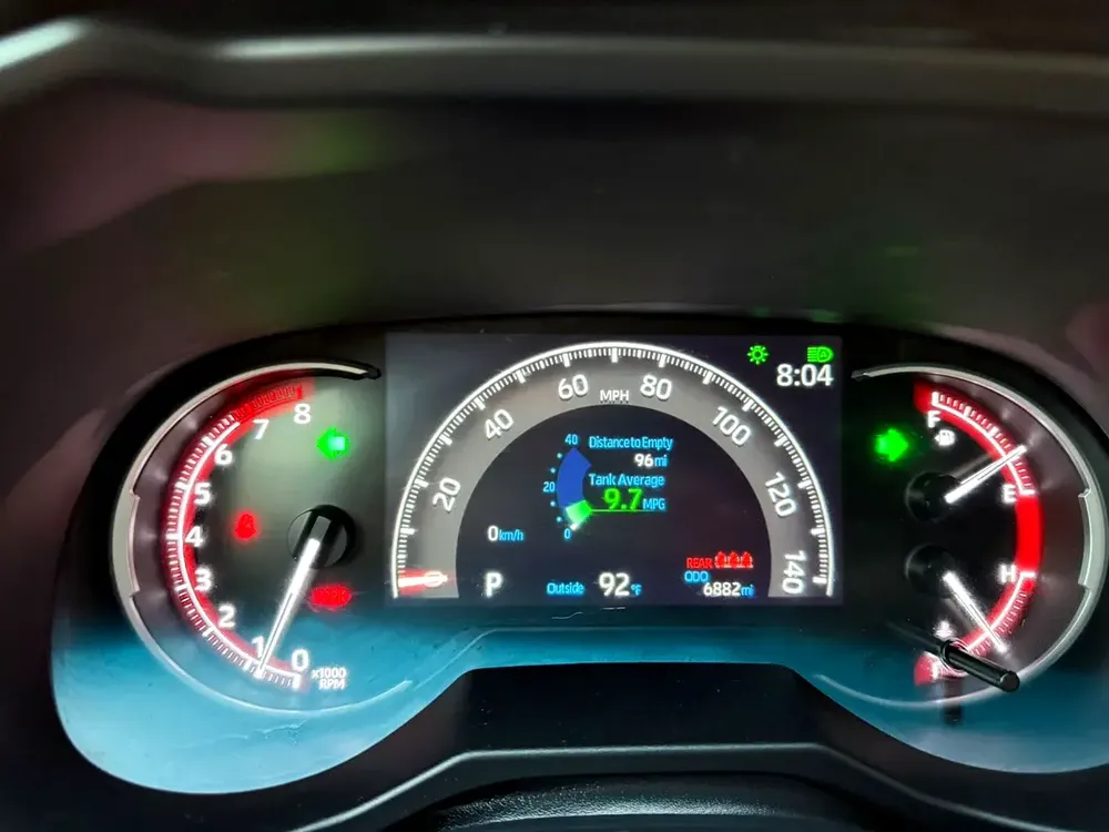 2025 Toyota RAV4 XLE - American Specs - GCC Ready - Image 17