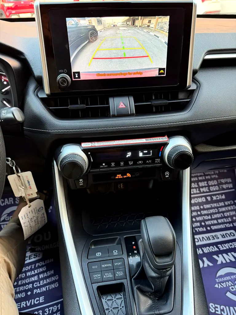 2025 Toyota RAV4 XLE - American Specs - GCC Ready - Image 18
