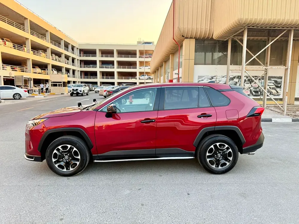 2025 Toyota RAV4 XLE - American Specs - GCC Ready - Image 4