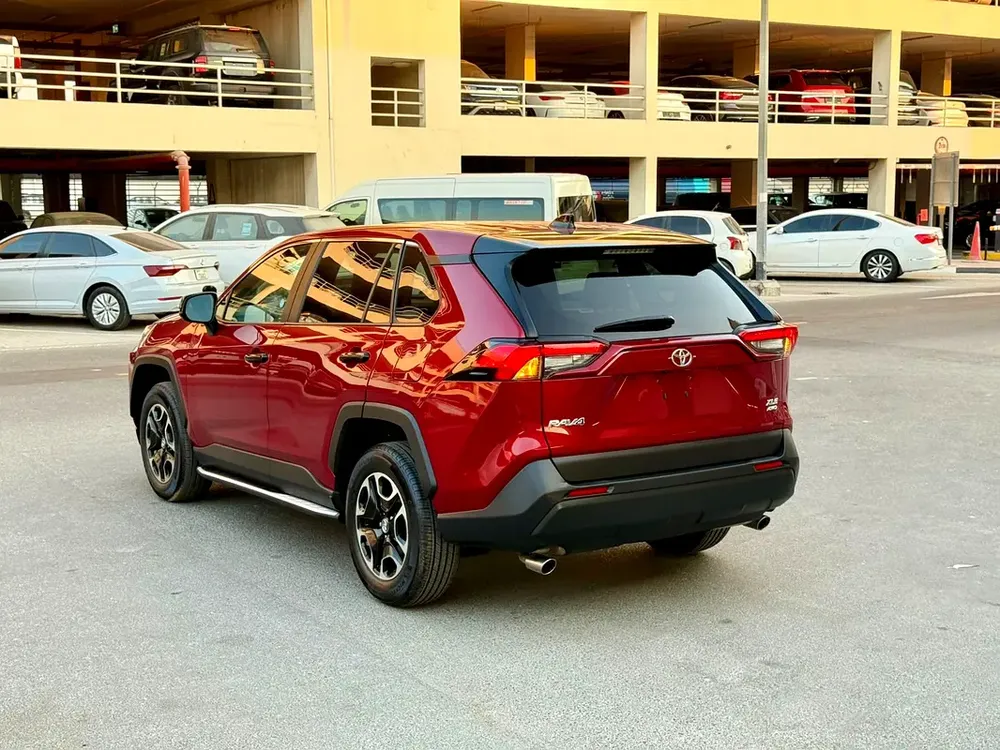 2025 Toyota RAV4 XLE - American Specs - GCC Ready - Image 5