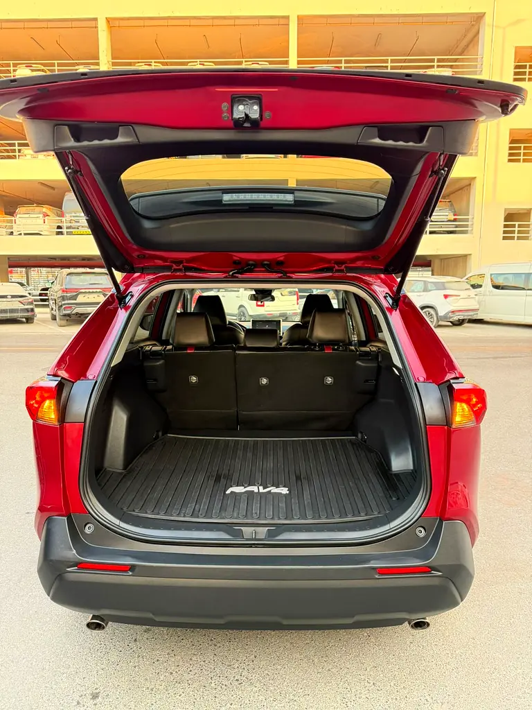 2025 Toyota RAV4 XLE - American Specs - GCC Ready - Image 9