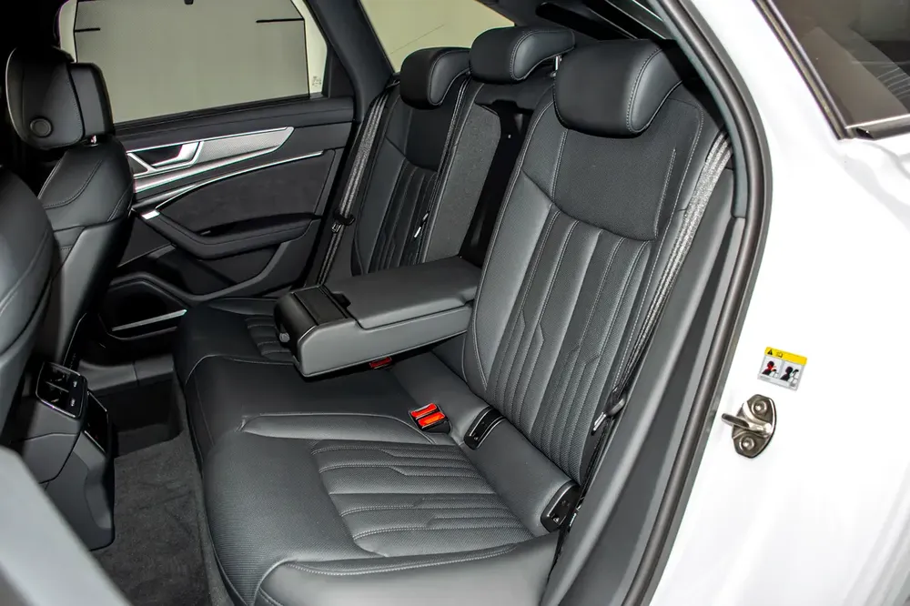 RS6 Performance - European Specs - Agency Warranty - Image 12