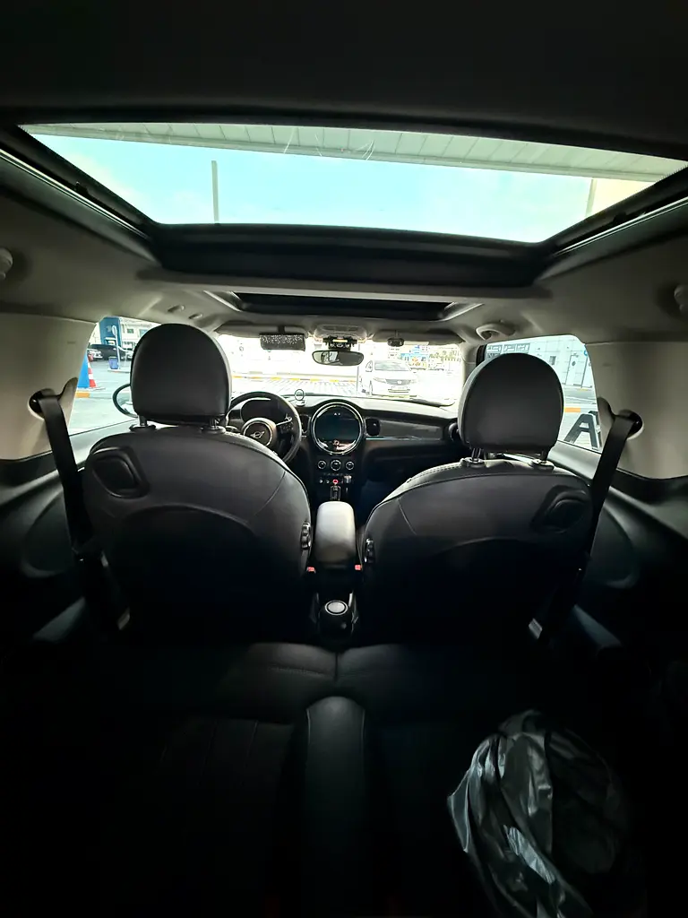 Mini Cooper S Jubilee edition Piano Black full options - Image 7