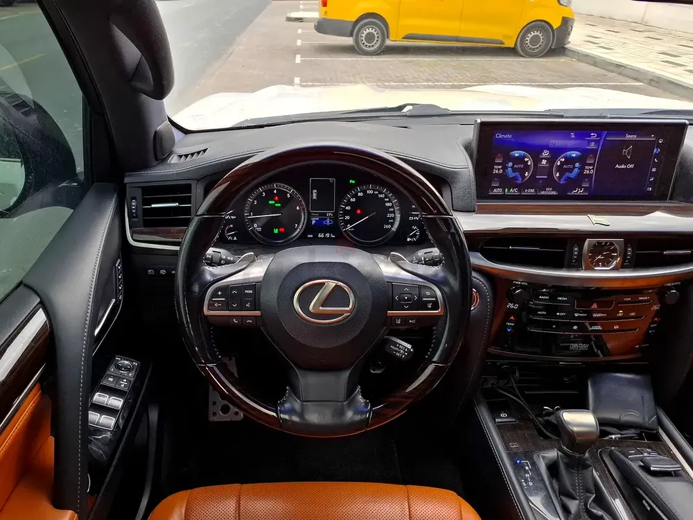 AED 3891/month | 2018 Lexus LX-Series LX 570 Platinum | GCC Specs | Ref#442318 - Image 10