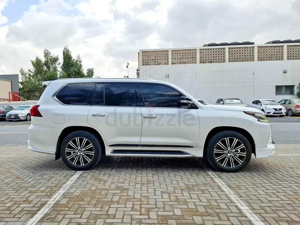 AED 3891/month | 2018 Lexus LX-Series LX 570 Platinum | GCC Specs | Ref#442318 - Image 4