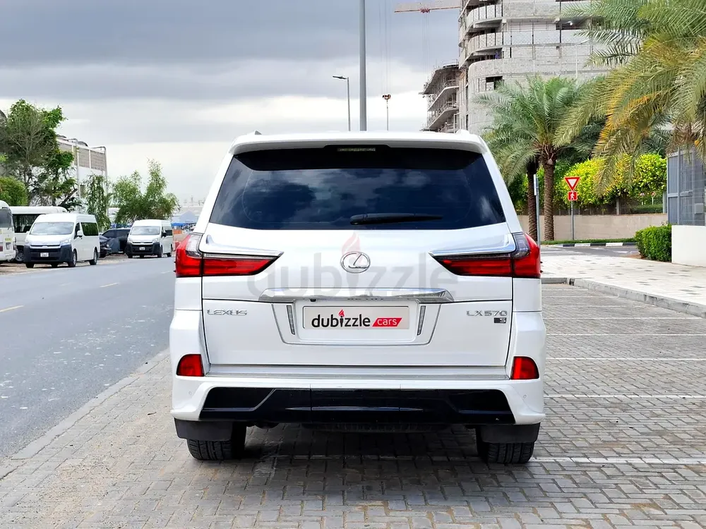 AED 3891/month | 2018 Lexus LX-Series LX 570 Platinum | GCC Specs | Ref#442318 - Image 7
